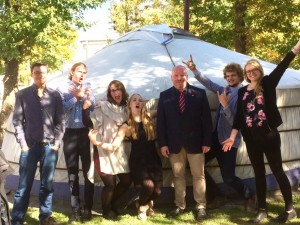 Alle Freiwilligen zusammen mit dem ZfA-Leiter