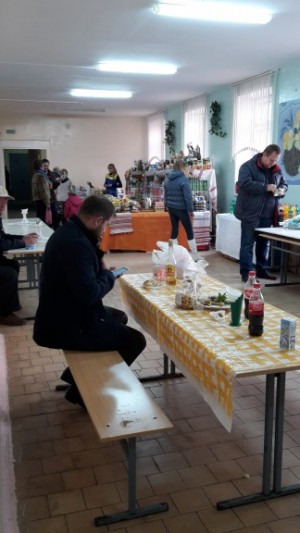 Kleiner Supermarkt und Essensmöglichkeit in der Mensa.