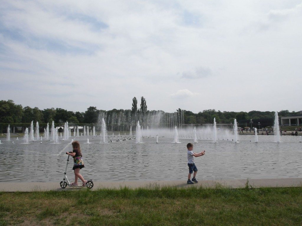 "Entertainment Brunnen" an der Jahrhunderthalle