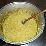 Der Püree aus Mais, Milch, Zwiebeln, Salz, Zucker,..