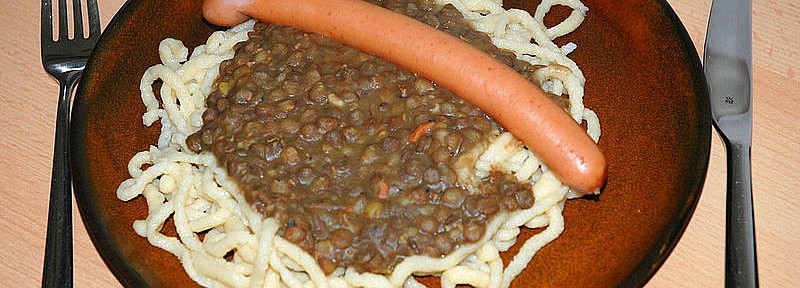 Linsen mit Spätzle und Saitenwürsten, Quelle: Wikipedia
