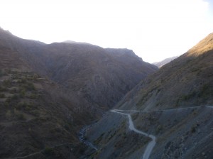 Serpentine auf dem Weg von Chorog nach Duschanbe