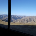 Blick über die Berge aus dem Auto