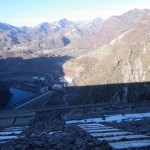 300m aufgeschütteter Staudamm