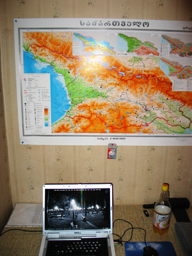 Schreibtisch plus Laptop plus Georgienkarte(Wirtschaft)