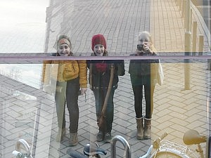 Besucherzeit: Das ist auch schon länger her, aber im März kamen mich insgesamt drei Freundinnen aus der Ferne besuchen, hier mit Annika und Isabel leicht verzerrt in Tartu ;)