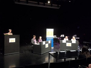 Hier nochmal was aus der Schule: das Landesfinale des Wettbewerbs "Jugend debattiert international", eines Diskutierwettbewerbs für deutschlernende Schüler, mit 3 Teilnehmern vom TSG im Finale.