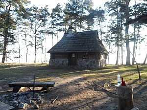 Auf der Insel Pedassaare. Hier haben wir eine Nacht übernachtet, natürlich mit Lagerfeuer, Sauna, und Im-Schlafsack-Frieren in der Nacht (;