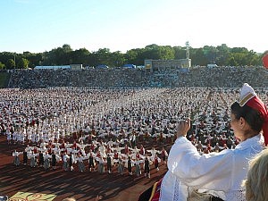 Tänzer soweit das Auge reicht, in einer der Gruppen waren auch einige meiner Kollegen vom TSG dabei.