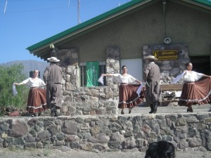Folkloretänze im Divisadero Largo