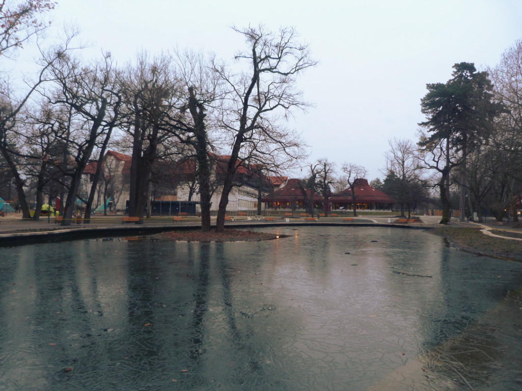 Wie man sieht, war es kalt und grau. Aber der Park war wirklich schön.