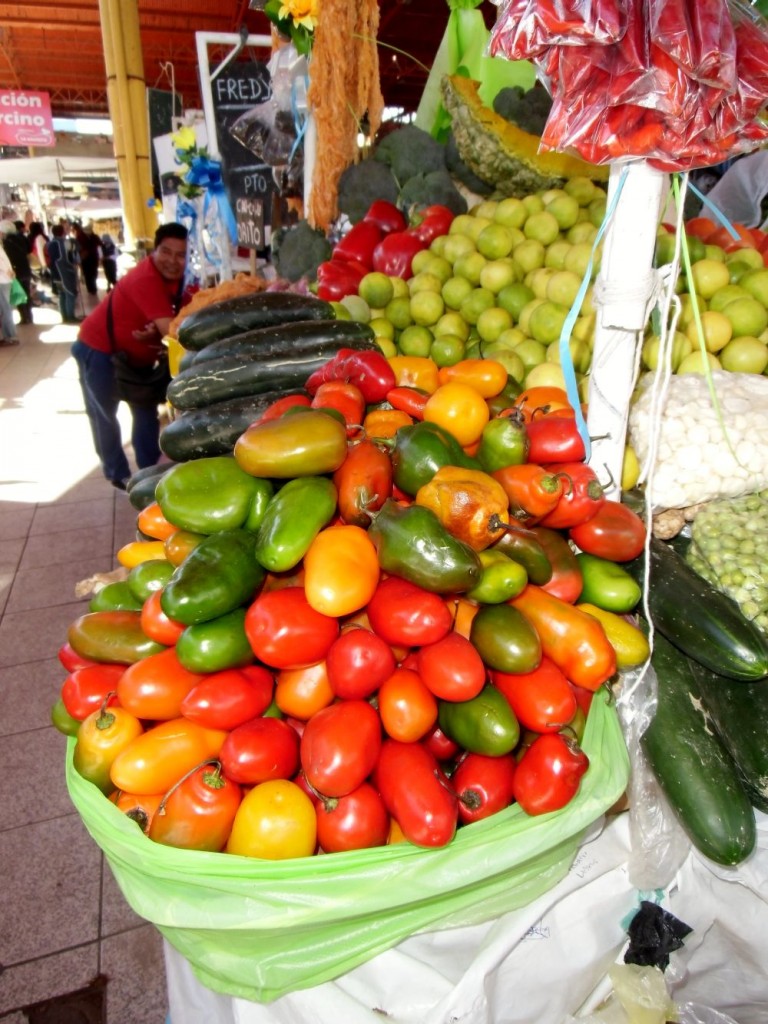 Im Markt von Arequipa gibt es eine noch viel größere Auswahl von Paprika zu bestaunen.