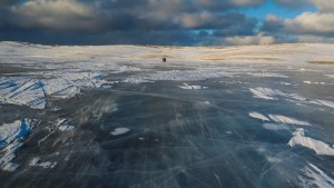 Der gefrorene See-dick genug, auch für die Russenbusse