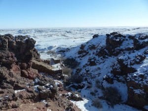 Schneebedeckte Ebenen so weit das Auge reicht