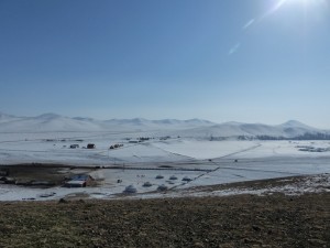Schneebedeckte Jurten in Terelj