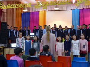 Hoppelsong, gesungen von den Viertklässlern