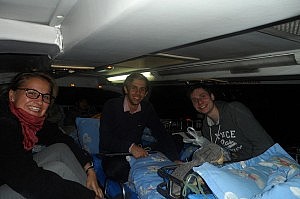 Noch frohen Mutes im Nachtbus