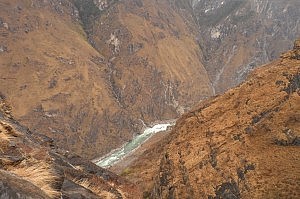 Steile Klippen - eine Einbahnstraße ins Flusstal
