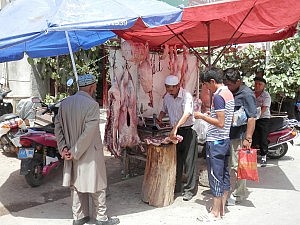 Frisches Schafsfleisch - garantiert "halal" (nach muslimischer Art) geschlachtet