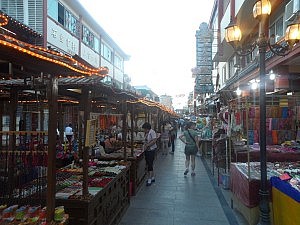 Der Nachtmarkt - Schauplatz zahlreicher heißer Kämpfe um das günstigste Souvenir