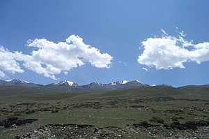 Abwechslungsreiche Landschaften auf der Zugfahrt
