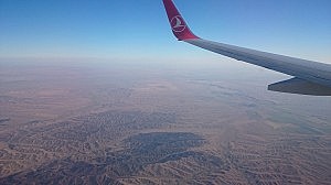 Blick aus dem Flugzeug: Steppe überall