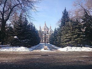 Dreifaltigkeitskathedrale im Schnee