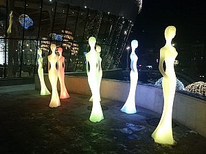 Die Damen wechseln ihre Farben!