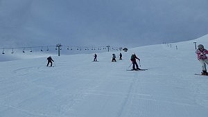 Skiübungen auf leeren Pisten