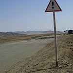 Achtung!<br /><br /><br />Ach, als seien solche Löcher zu übersehen!