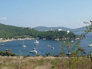 Eine einsame Bucht, im Hintergrund ist die größte Prinzeninseln zu sehen.