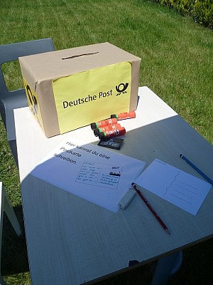 Eine Postkarte schreiben