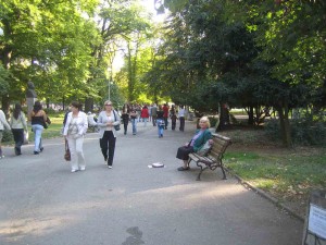 Omi verkauft "einmal wiegen"