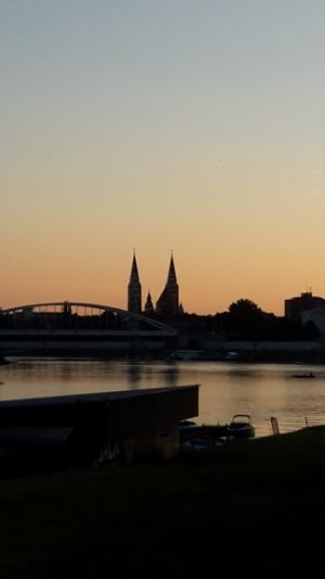 Was ein Anblick... Sonnenuntergang mit Sicht auf das Stadtzentrum Szegeds