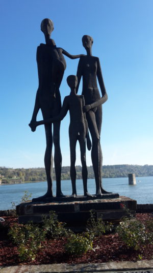 Statuen am Donauufer