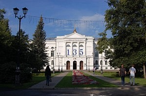 Das Hauptgebäude der Staatlichen Universität Tomsk
