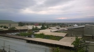 Die Stadt. Ich hab tatsächlich den einzigen Moment, in dem es bewölkt war, seit ich hier bin, gewählt um das Foto zu machen. Nur für euch.