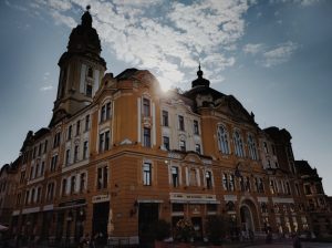 Gebäude auf dem Széchenyi Platz in Pécs