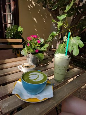 Matcha im wunderschönen Pécsi Kave