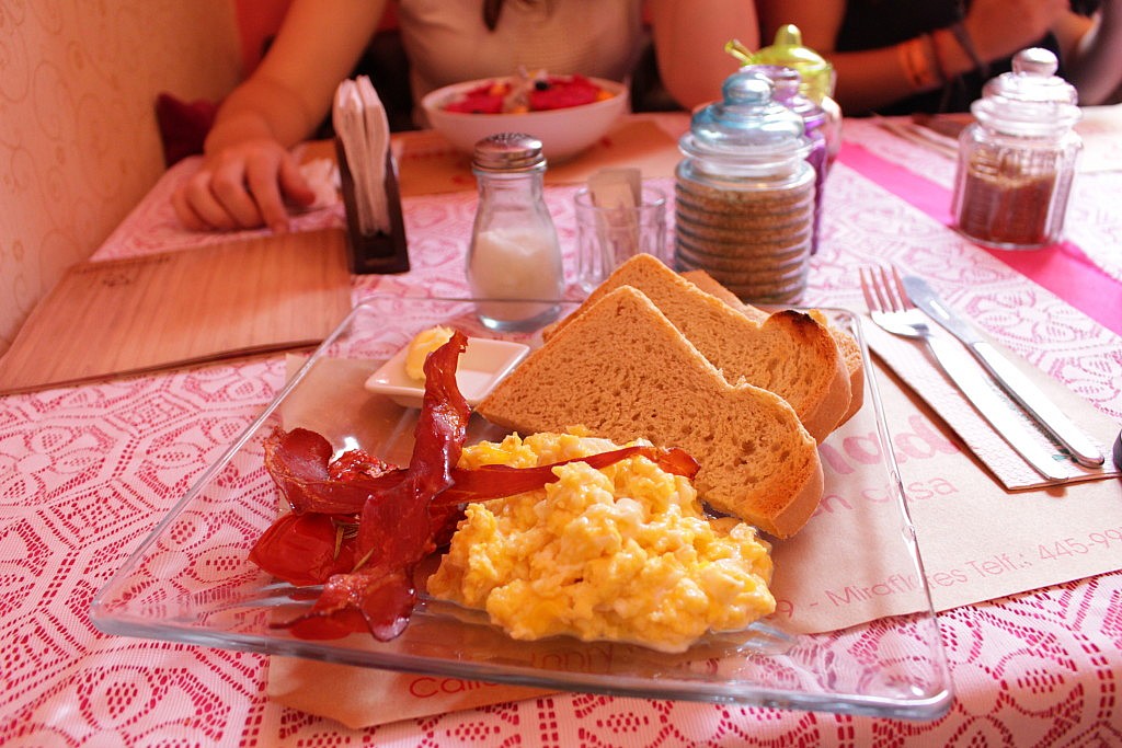 Das erste Frühstück in Lima (Bild)
