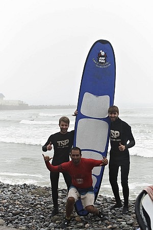 Martin unser Surflehrer und ich 