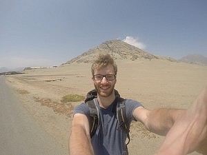 Auf dem Weg zu den Mocheausgrabungen. Der ganze Küstenstreifen, Lima also auch, liegt in der Wüste.