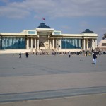 Der große Sükhbaatar-Platz mit dem Parlamentsgebäude