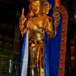 Beeindruckende Statuen im Tempel der Buddhisten