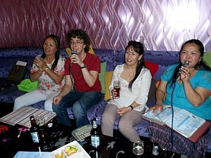 Ein mongolisches Lied kann ich jetzt im Karaoke schon singen :-)