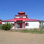 Der Tempel - modern gestaltet - am äußeren Stadtring Darkhans