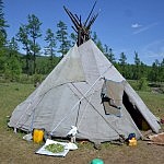 In diesem Tipi leben die Rentierzüchter und auch die Schamanin