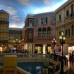 Nein, wir sind nicht in Venedig - sondern im großen Hotel "The Venetian" mit seiner großen Shoppingmeile, die nach dem Vorbild der italienischen Stadt Venedig aufgebaut wurde