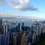 Von der Peak hat man eine wunderschöne Aussicht auf die Hochhäuser und die Skyline Hongkongs