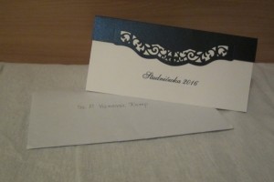 So kann eine Einladung/Eintrittskarte zum Abschlussball aussehen. Wenn ich da so an die Eintrittskarten für meinen Abiball denke... ;) :D